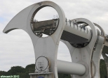 Roue de Falkirk, Ecosse.<br>Roue arrêtée, le caisson supérieur est aligné avec l'<i>Union Canal</i>.