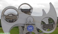 Roue de Falkirk, Ecosse.<br>Le caisson de gauche descend, celui de droite monte.