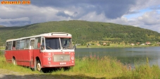 [no_rights] Environs de l'île de Sommary, Norvège.<br>Cet autocar délabré semble avoir servi d'habitation.
