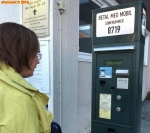 [no_rights] Horodateur de la ville de Troms, Norvège.<br>C'est bien connu, la vie en Norvège est hors de prix.<br>De fait, 25 Kr (2.5 €) l'heure de stationnement, ça laisse perplexe !<br>Les autorités ont pensé à tout: les cartes de crédit sont acceptées.<br>Les contrôles étant fréquents, pas question de tricher !