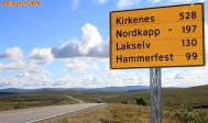 [no_rights] Route de Norvège, environs de Alta.<br>Les distances des villes les plus proches laissent pantois.<br>On refait le plein de carburant à chaque fois que l'on trouve une station essence.